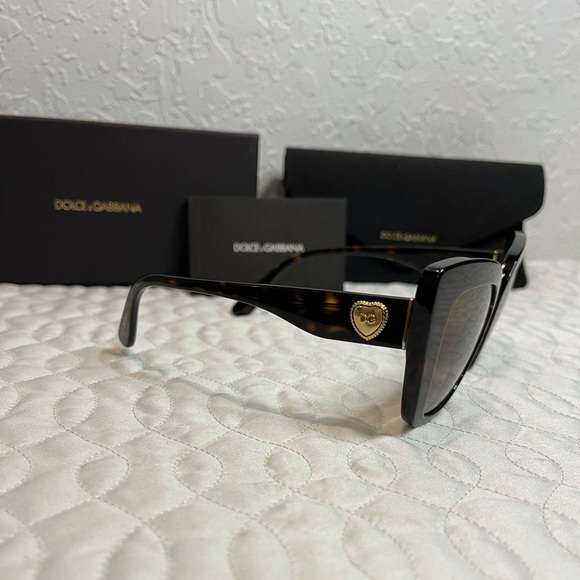 ❌SOLD❌ Dolce & Gabbana Sunglasses - Picture 2 of 4